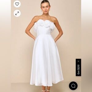 Lulu’s white floral strapless dress